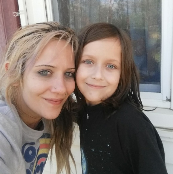 Meet your Posher, Dawn - Picture 3 of 3